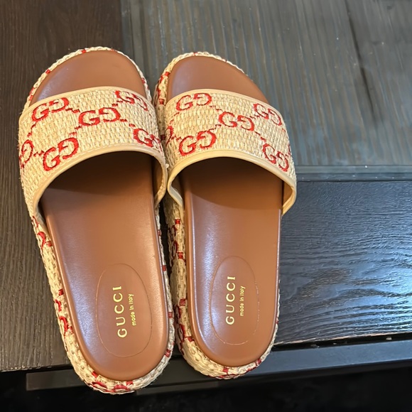 Gucci slides - Main Image